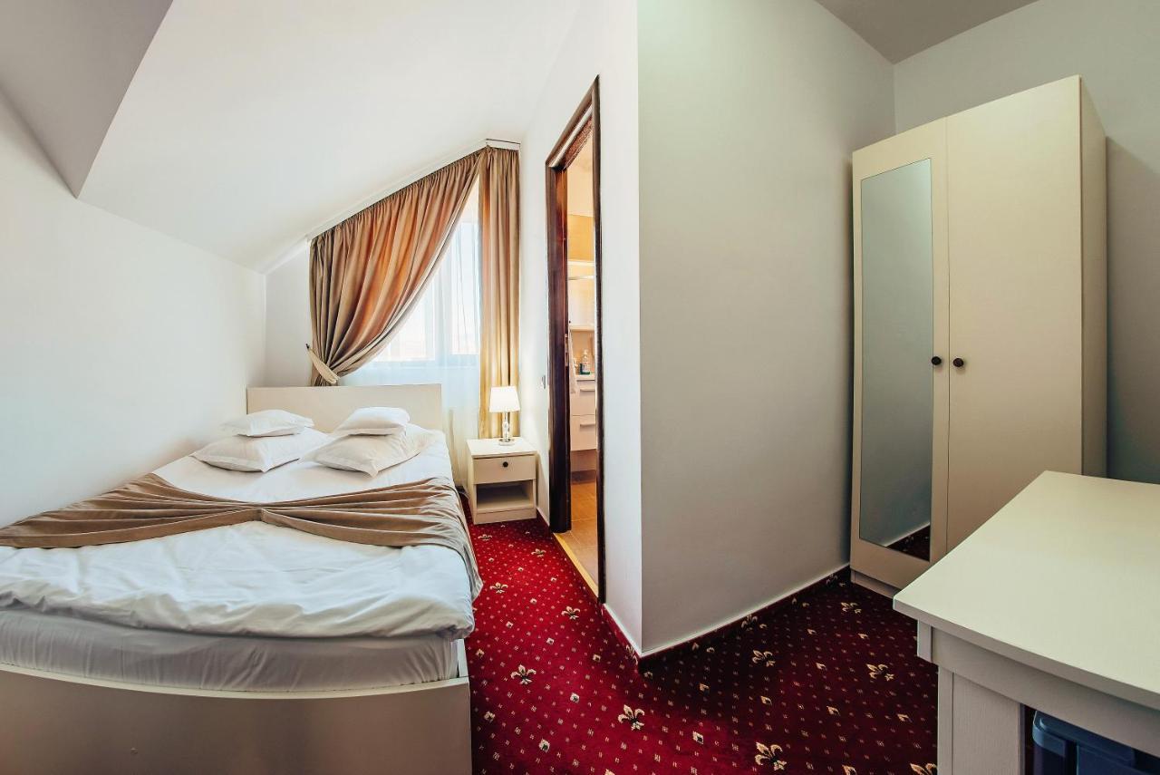 Pension Elegance Гура-Гуморулуй Экстерьер фото