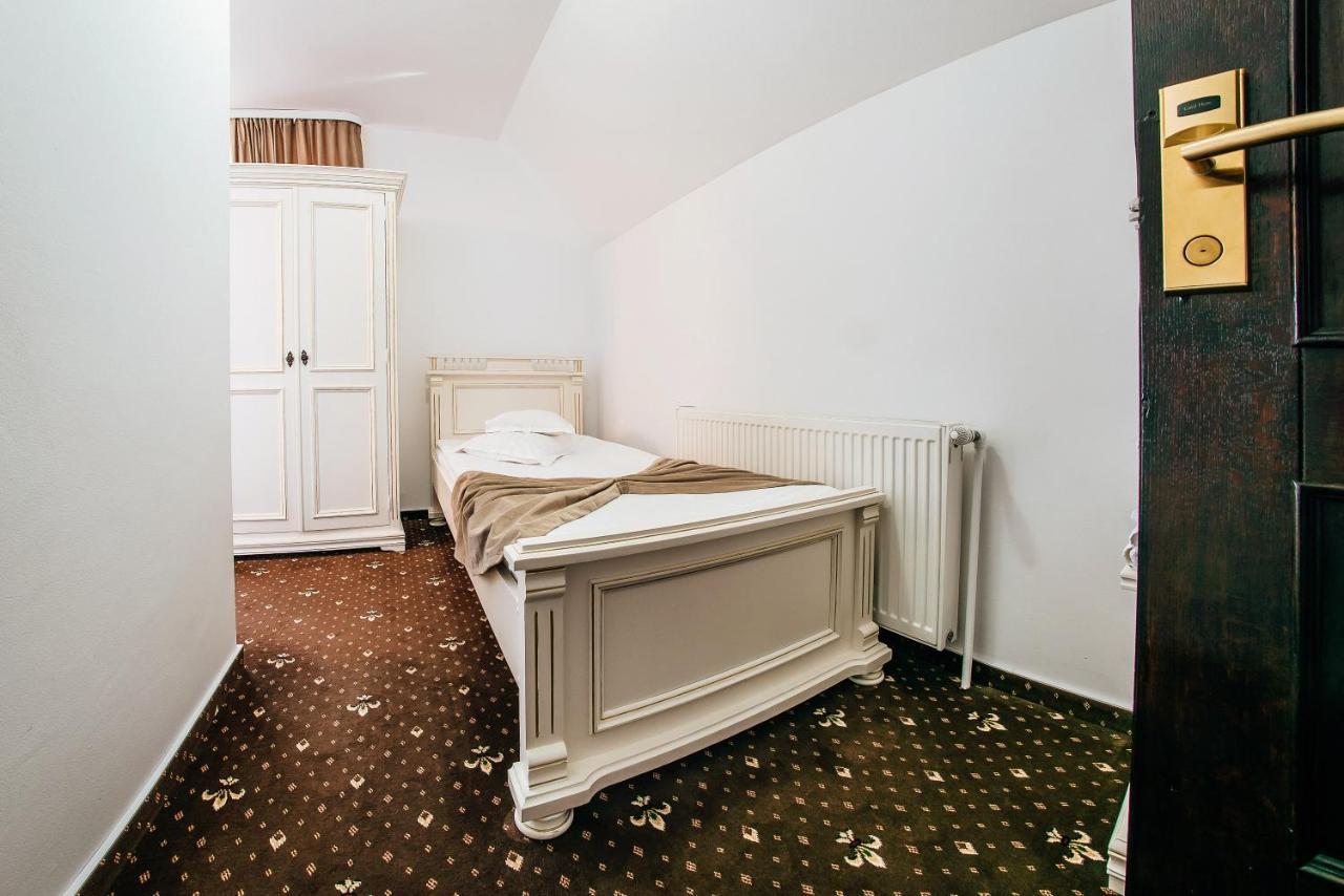 Pension Elegance Гура-Гуморулуй Экстерьер фото