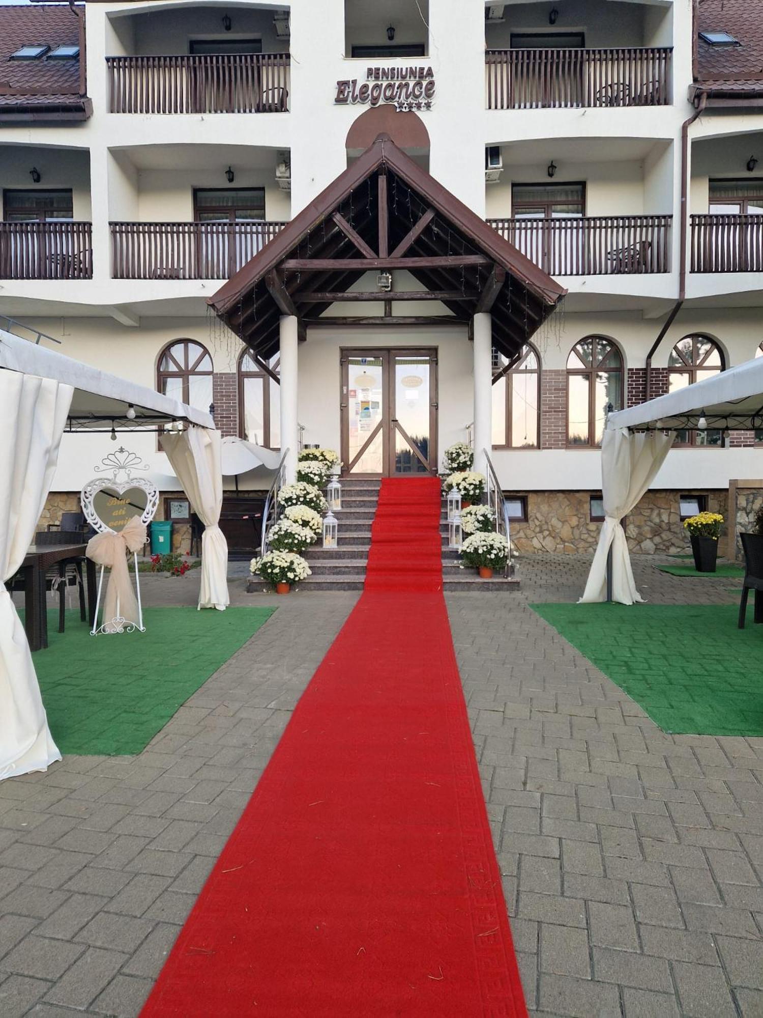 Pension Elegance Гура-Гуморулуй Экстерьер фото