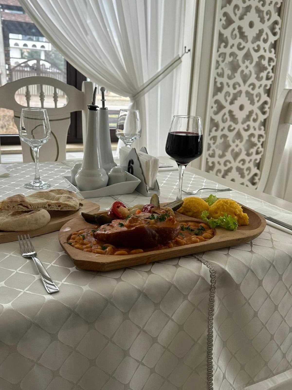 Pension Elegance Гура-Гуморулуй Экстерьер фото